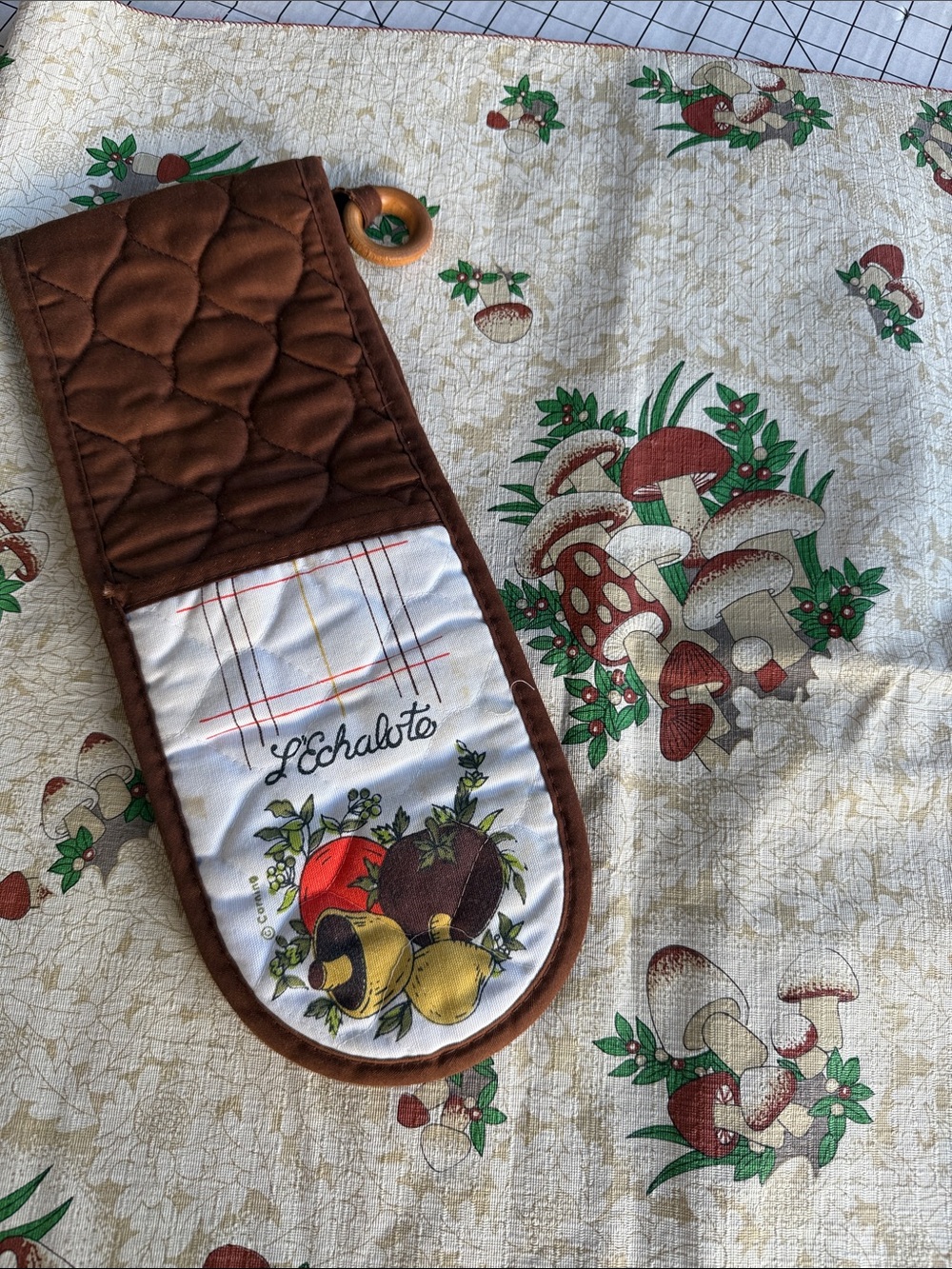 Vintage 1970s Mushroom Tablecloth 52” Square w Matching Potholder Cottagecore